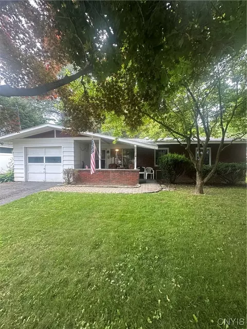 135 Barclay Rd, Camillus, NY 13031