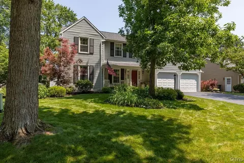 7508 Meadow Wood Dr, Syracuse, NY 13212