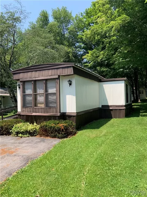 141 Country Rd, Utica, NY 13502