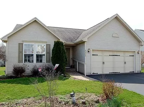 5506 Bingley Ln, Clay, NY 13041