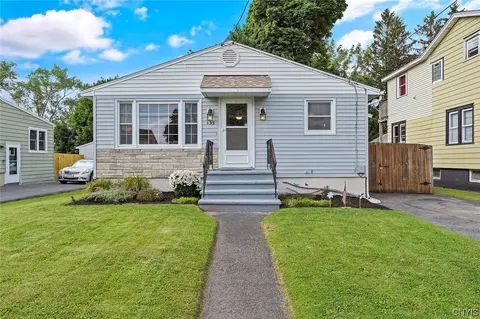 135 Chester Dr, Salina, NY 13208