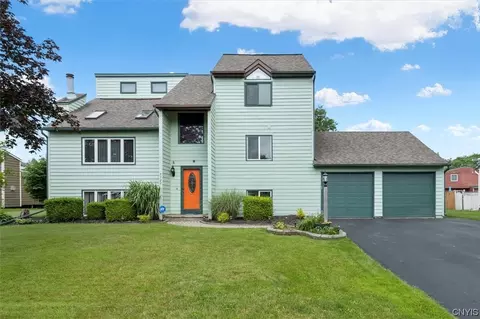 7722 Majestic Dr, Liverpool, NY 13090