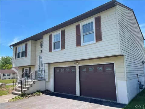 7724 Langen Ln, Cicero, NY 13039