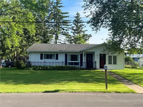 101 Cedarwood Blvd, Van Buren, NY 13027