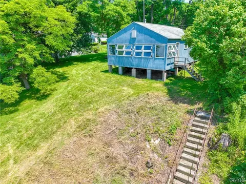 5167 Plaster Pt, Springport, NY 13034