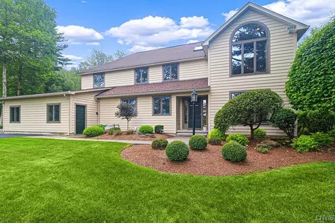 3 Wadsworth Ln E, Utica, NY 13501