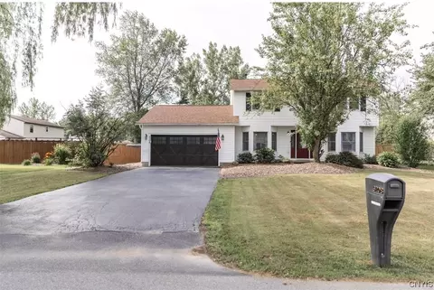 6208 Henryk Woods Rd, Cicero, NY 13039