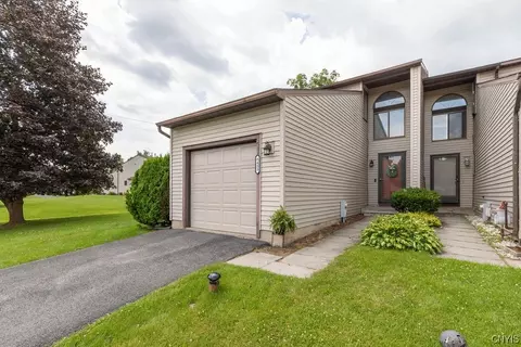 8453 Bubbling Springs Dr, Baldwinsville, NY 13027