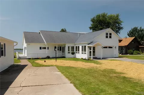 93 Chipman Ln, Sandy Creek, NY 13145
