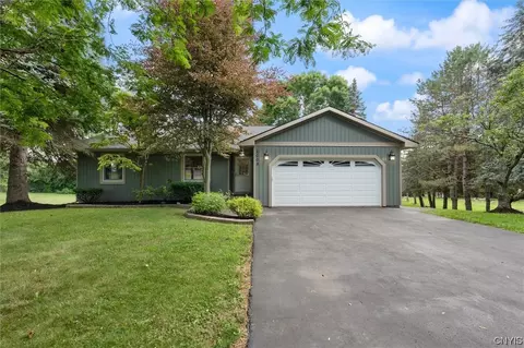 2008 Irene Dr, Lysander, NY 13027