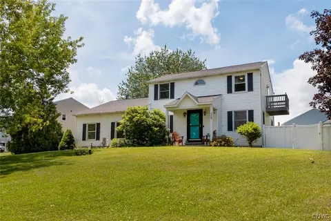 8669 Bayview Dr, Cicero, NY 13039