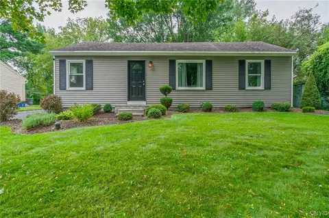 5822 Reis Dr, Cicero, NY 13039