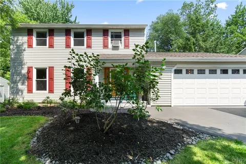 5335 Strawflower Dr, Syracuse, NY 13212