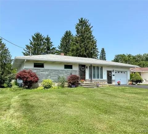 67 Young Ave, New York Mills, NY 13417