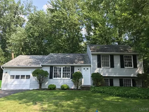 2 Fruitwood Dr, Salina, NY 13090