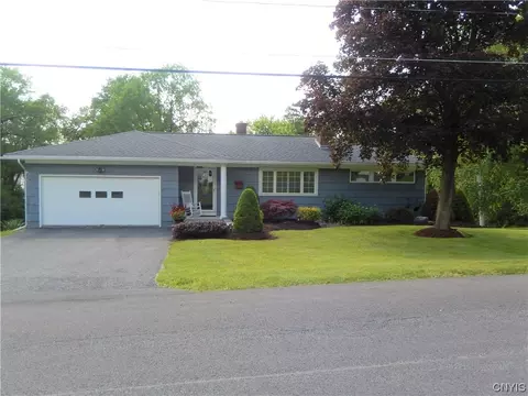 11 Farview Cir, Camillus, NY 13031