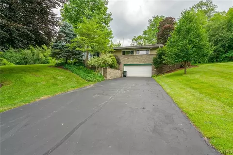 5170 Brockway Ln, Fayetteville, NY 13066