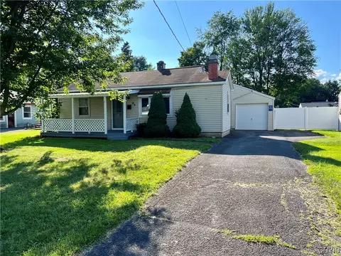 31 Pinecrest Rd, Whitestown, NY 13492
