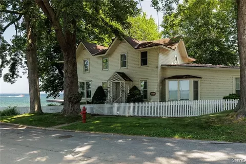 184 N Real St, Cape Vincent, NY 13618