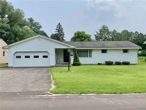 9 Hillside Dr, Whitestown, NY 13417