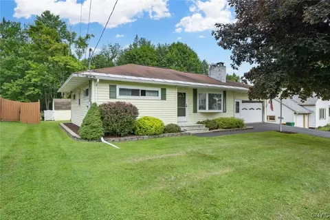 4 Parkway Pl, New Hartford, NY 13413