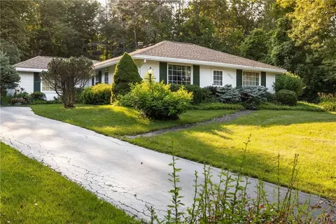 3955 Griffin Rd, Onondaga, NY 13215