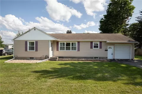 201 Bailey Rd, Salina, NY 13212