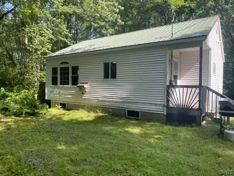 36 34th St, Constantia, NY 13044