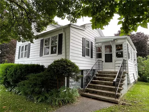 122 Taylor Ave, Lenox, NY 13032