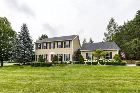 4665 Bloomsbury Dr, Onondaga, NY 13215