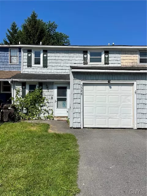 5528 Trastevere Rd, Clay, NY 13041