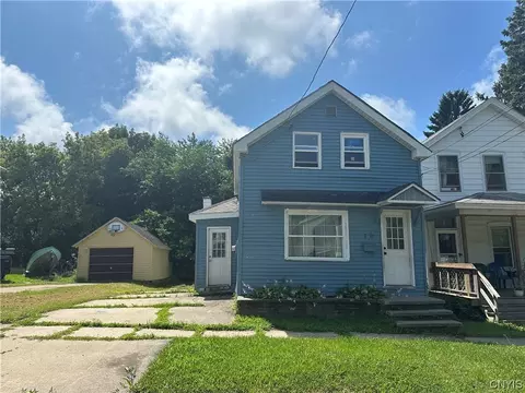 16 Governor St, Oswego, NY 13126