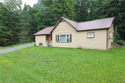 16 7th Lake Rd, Inlet, NY 13360