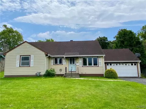 816 Meadowbrook Dr, Syracuse, NY 13224
