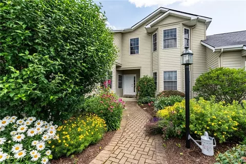 206 Falling Brk, Fayetteville, NY 13066