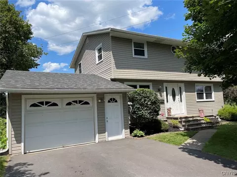 107 Melvin Dr, Salina, NY 13212