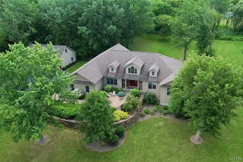 8412 E Seneca Tpke, Manlius, NY 13104