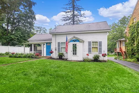 44 Paris Rd, New Hartford, NY 13413