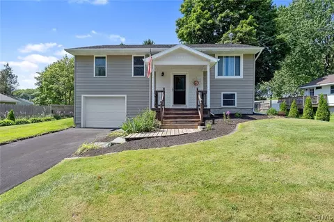 4212 Polaris Crse, Liverpool, NY 13090