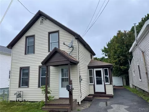 59 Mercer St, Oswego, NY 13126