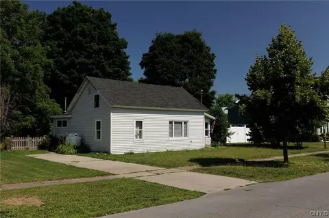 215 Monroe St, Hounsfield, NY 13685