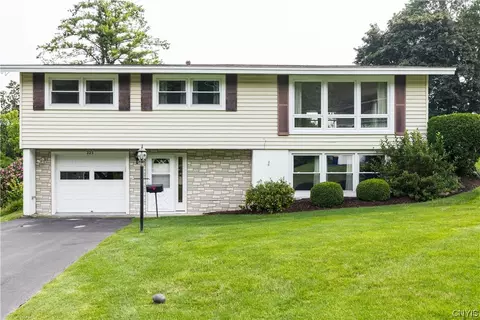 223 Wynnfield Dr, Syracuse, NY 13219