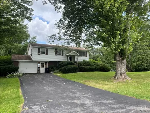 101 Shoreview Dr, Clay, NY 13090