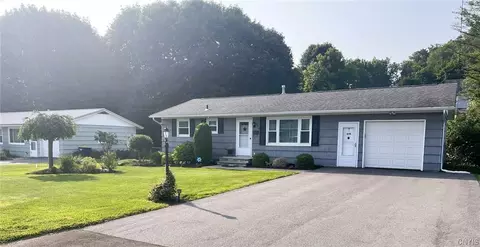 208 Gordon Pkwy, Syracuse, NY 13219