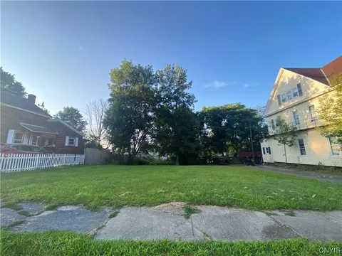 1138 Whitesboro St, Utica, NY 13502