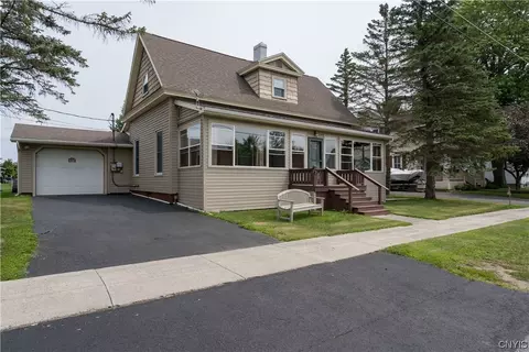 207 St Lawrence Ave E, Brownville, NY 13615