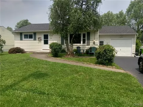 226 Millen Dr, North Syracuse, NY 13212