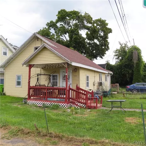 501 Hamden Dr, Salina, NY 13208