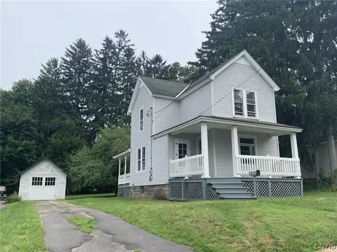 23 Elm St, New York Mills, NY 13417