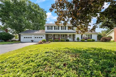 14 Berrywood Rd, Liverpool, NY 13090